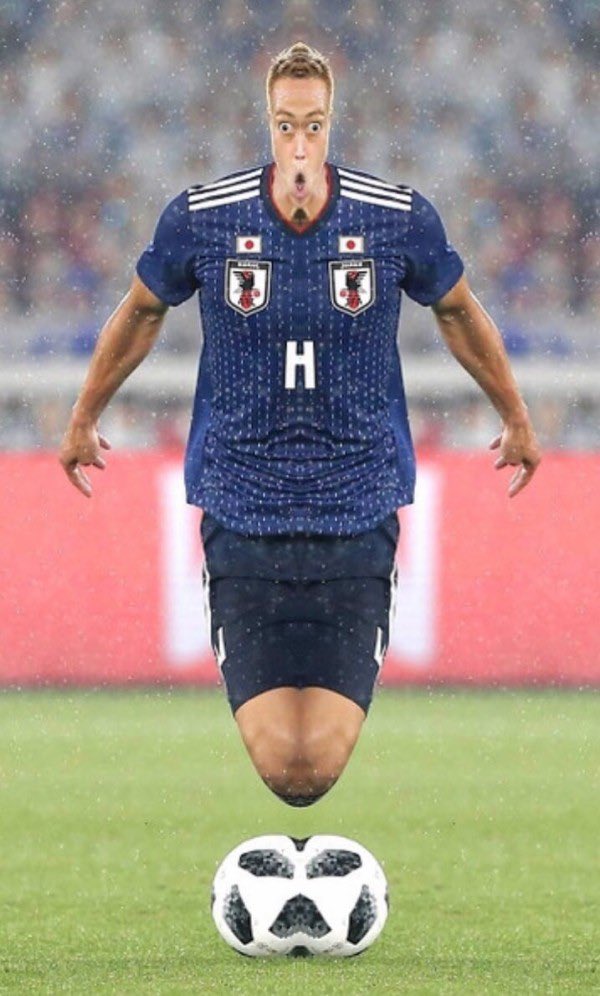 本田圭佑シンメトリー - 左右対, サッカー