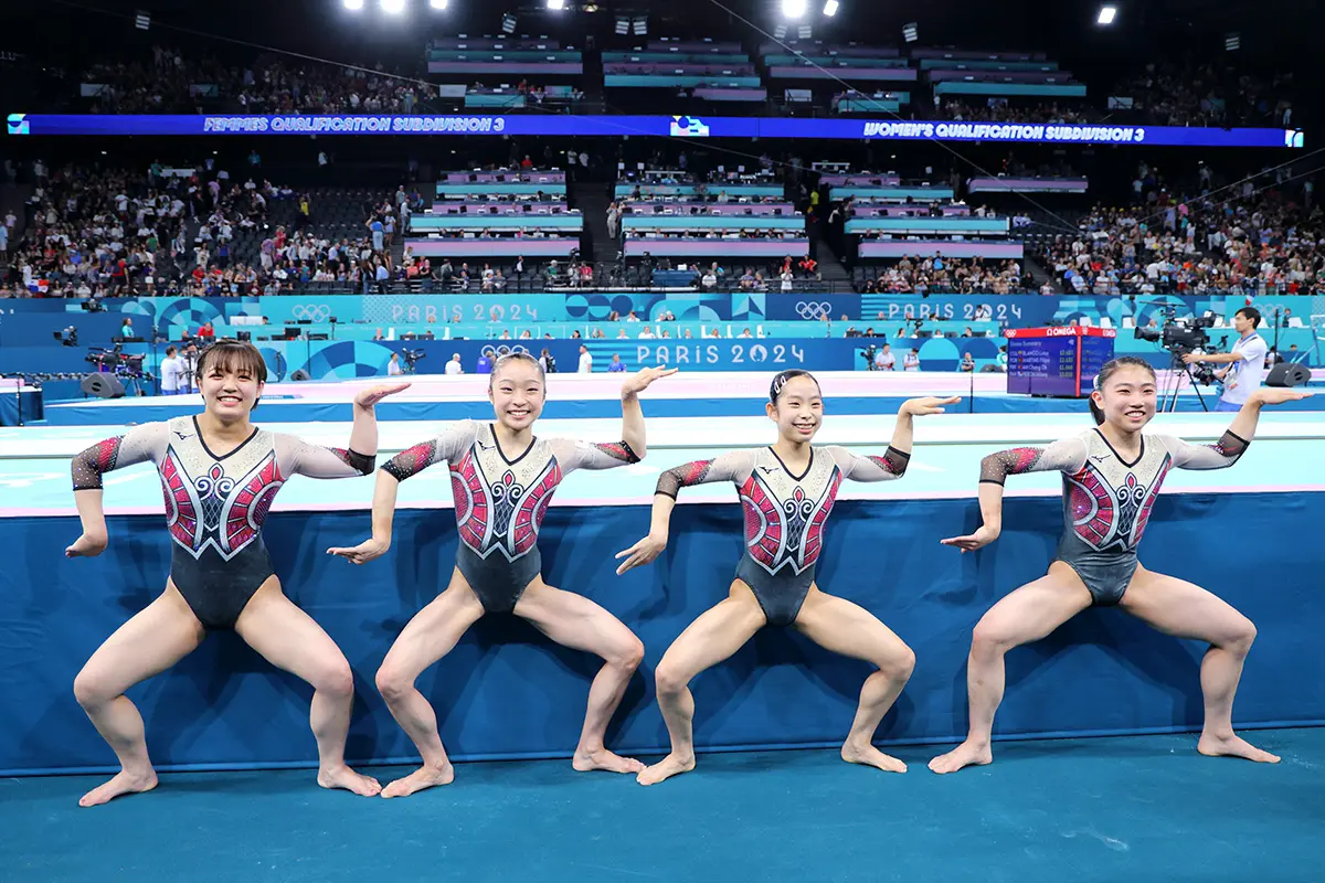 イキイキ - 日本体操女子, 仲良しポーズ, 喫煙問題