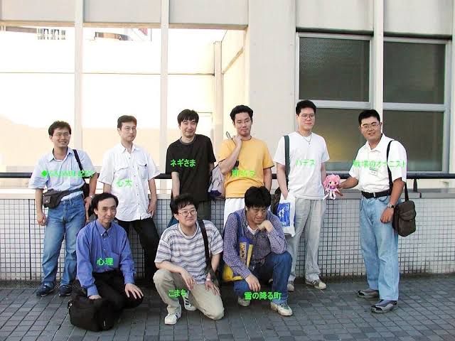 雪の降る町 - 集合写真, 戦場のオナニスト