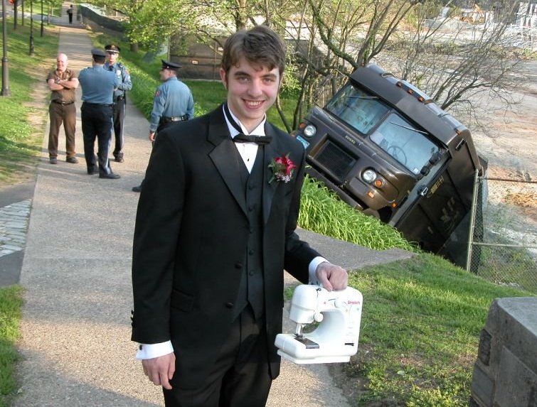 タキシード ミシン - 情報量多い, 海外, 車, 池, 2004